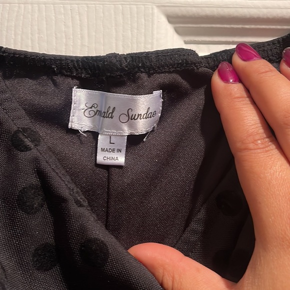 Mid thigh length dress with puffy sheer polka dot sleeves - Picture 4 of 4